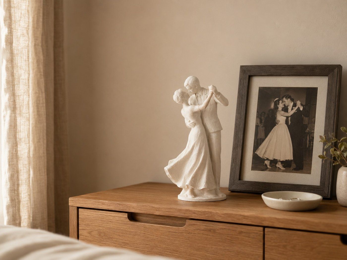A white 3D-printed figurine of a couple dancing, sculpted from a vintage wedding photo shown beside it — a personalised MadeDear wedding keepsake.